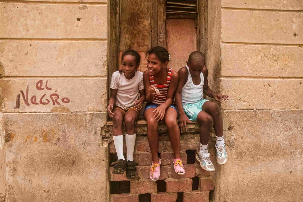 Infancias bajo control: patología, sicariato, migración
