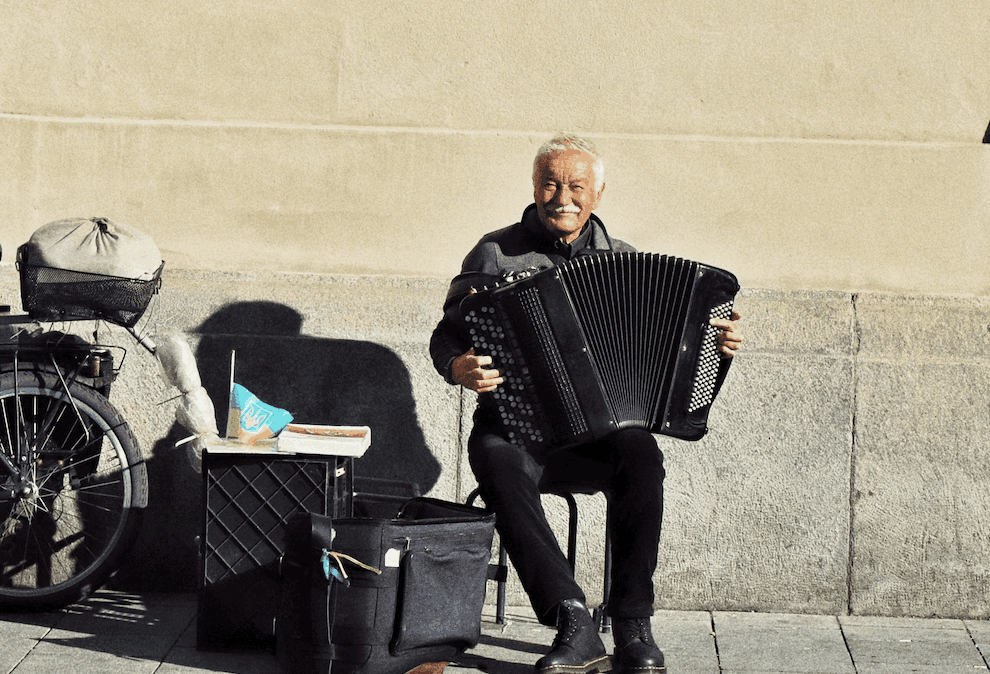 La instrumentalización de la música: escuchar el poder